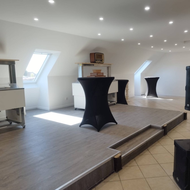 Location de Salle - "A MARIE FEUCHERE" - restaurant LOUVRES - Restaurant Moussy le Neuf